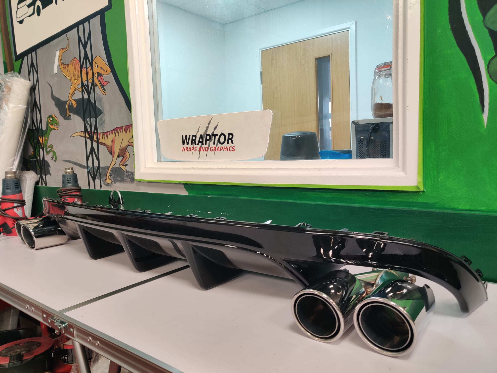 Quad exhaust tips and rear diffuser 2.2 diesel Jaguar XF Car